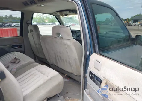 1994 GMC Suburban C1500 из США, поврежденный, VIN 1GKEC16K2RJ750376